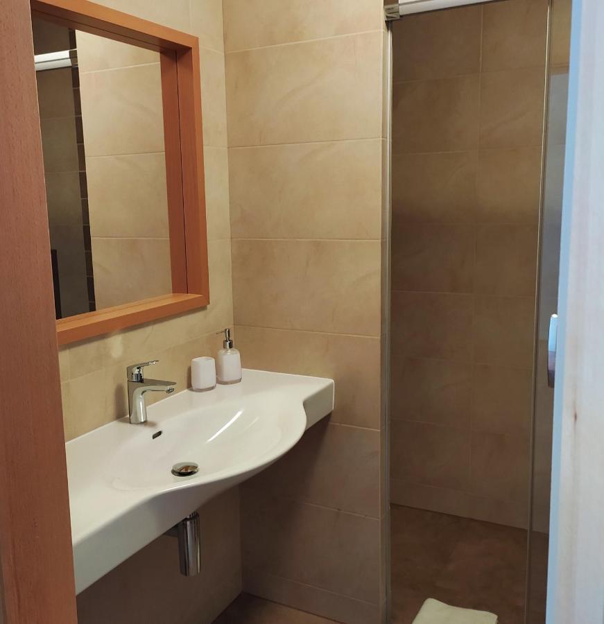 Penzion Adela Roznov pod Radhostem Bagian luar foto